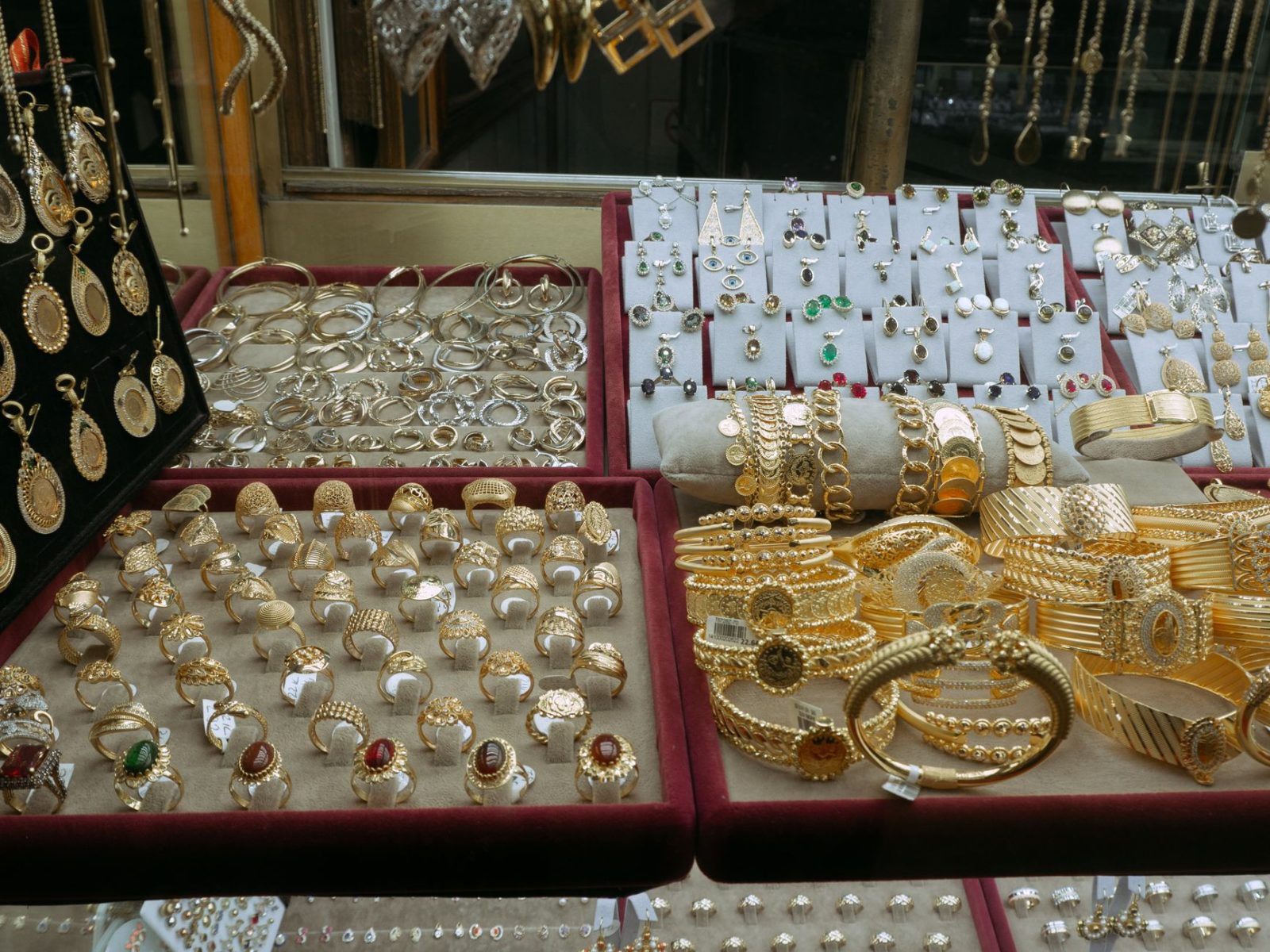 天然绿松石品相特征与市场克价参考指南