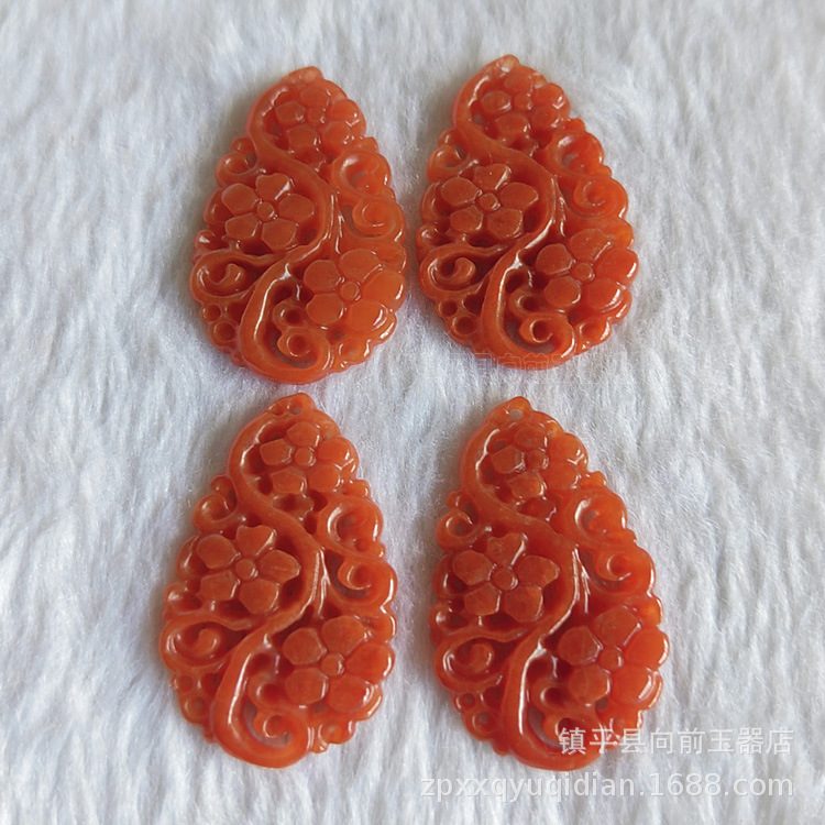 红翡镂空雕刻梅花牌吊坠 DIY玉石饰品配件 红色耳饰挂件散件