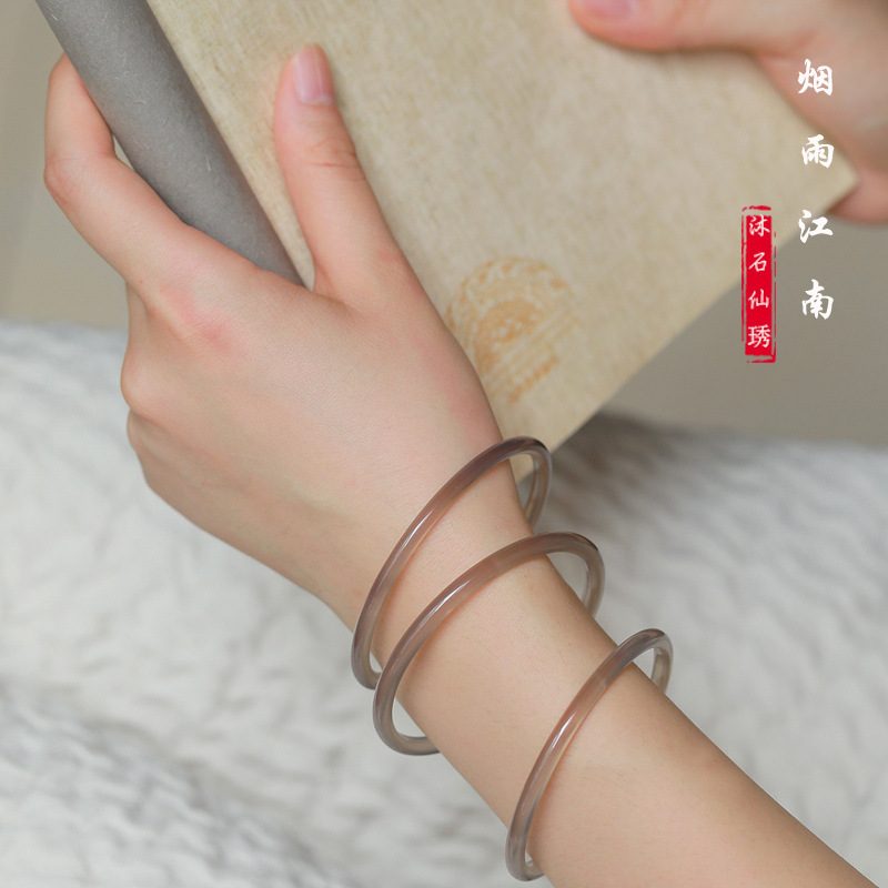 马达加斯加冰透灰玉髓玛瑙手镯 汉风4mm细款叮当镯